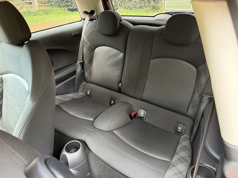 2.0 Cooper SD Hatchback 3dr Diesel Auto Euro 6 (s/s) (170 ps)