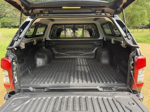 2.2 DI-D DC Barbarian Pickup Double Cab 4dr Diesel Auto 4WD Euro 6 (s/s) (150 ps)