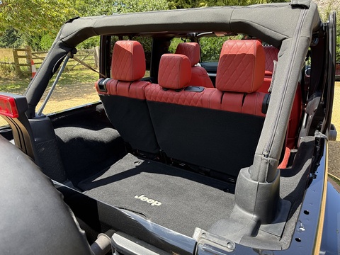 2.8 CRD Sahara SUV 4dr Diesel Auto 4WD Euro 5 (197 bhp)