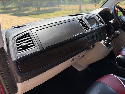 2.0 BiTDI T32 BlueMotion Tech Highline Kombi Double Cab 5dr Diesel Manual FWD SWB Euro 6 (s/s) (204 ps)