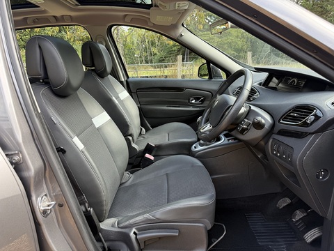 dCi ENERGY Dynamique TomTom MPV 1.5 Manual Diesel