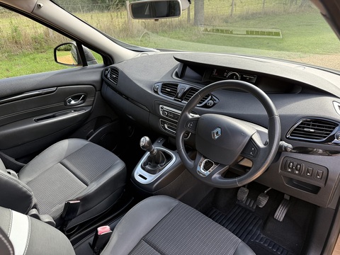 dCi ENERGY Dynamique TomTom MPV 1.5 Manual Diesel