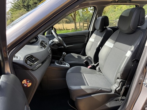 dCi ENERGY Dynamique TomTom MPV 1.5 Manual Diesel