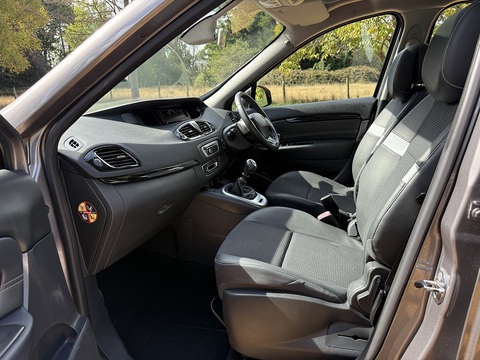 dCi ENERGY Dynamique TomTom MPV 1.5 Manual Diesel