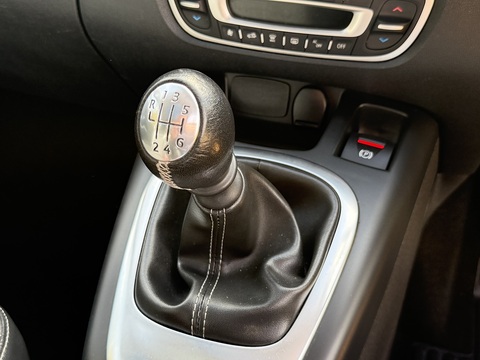 dCi ENERGY Dynamique TomTom MPV 1.5 Manual Diesel