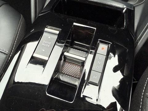 1.5 BlueHDi Shine Plus Hatchback 5dr Diesel EAT8 Euro 6 (s/s) (130 ps)