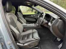 Volvo XC60 B4 MHEV R-Design