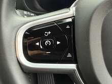 Volvo XC60 B4 MHEV R-Design