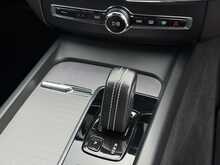 Volvo XC60 B4 MHEV R-Design