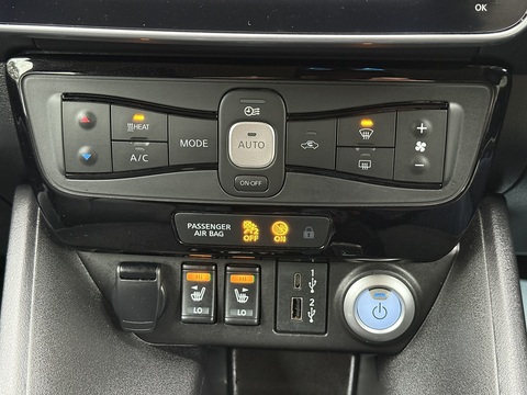 39kWh Tekna Hatchback 5dr Electric Auto (150 ps)