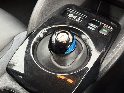 39kWh Tekna Hatchback 5dr Electric Auto (150 ps)