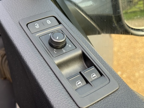 2.0 TDI T30 BlueMotion Tech Startline Kombi Double Cab 5dr Diesel Manual FWD SWB Euro 6 (s/s) (102 ps)