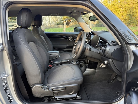 1.5 Cooper Classic Hatchback 3dr Petrol Steptronic Euro 6 (s/s) (136 ps)