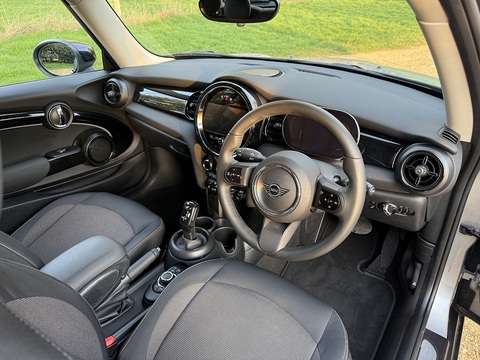 1.5 Cooper Classic Hatchback 3dr Petrol Steptronic Euro 6 (s/s) (136 ps)