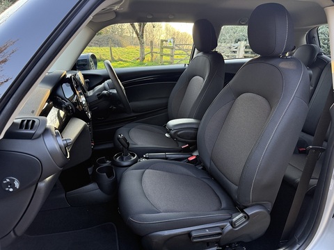 1.5 Cooper Classic Hatchback 3dr Petrol Steptronic Euro 6 (s/s) (136 ps)