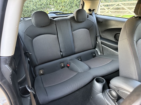 1.5 Cooper Classic Hatchback 3dr Petrol Steptronic Euro 6 (s/s) (136 ps)