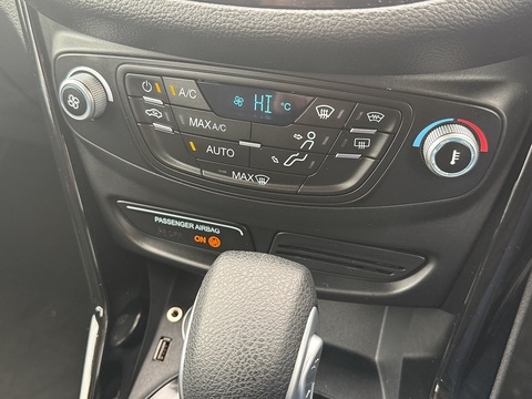 1.6 Titanium MPV 5dr Petrol Powershift Euro 5 (105 ps)