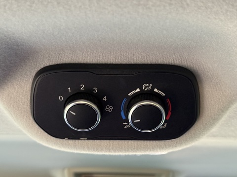 2.0 320 EcoBlue Trend Kombi Double Cab 5dr Diesel Manual L2 H1 Euro 6 (s/s) (130 ps)