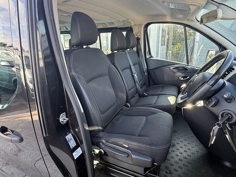 2.0 dCi ENERGY 30 Sport Nav Minibus Double Cab 5dr Diesel Manual LWB Euro 6 (s/s) (9 Seat) (120 ps)