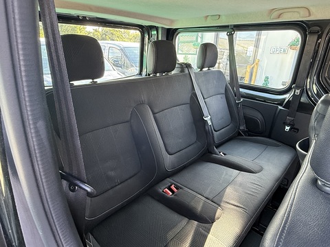 2.0 dCi ENERGY 30 Sport Nav Minibus Double Cab 5dr Diesel Manual LWB Euro 6 (s/s) (9 Seat) (120 ps)