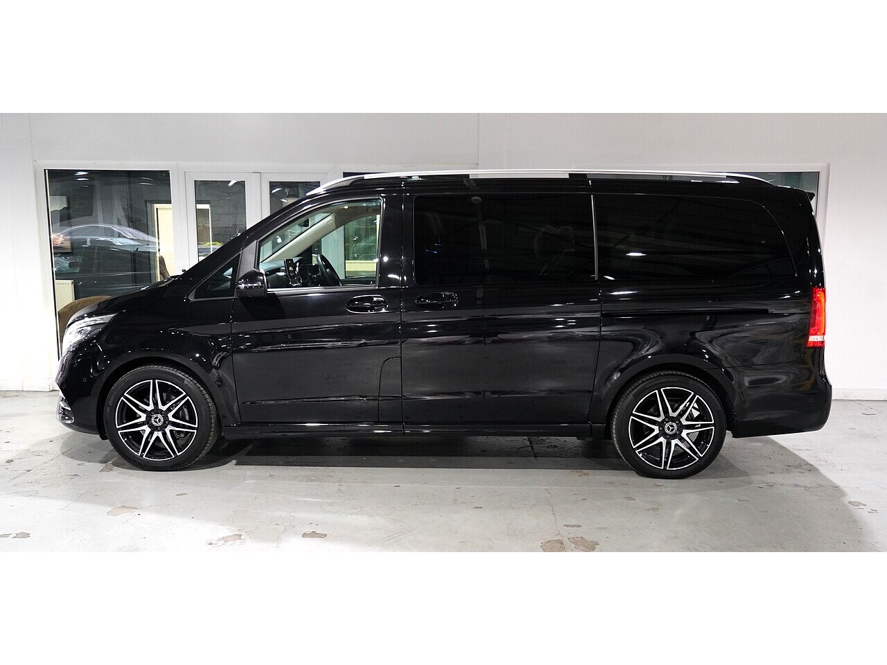 Mercedes-Benz V 220 D Amg Line L 2.2 5dr Mpv Automatic Diesel