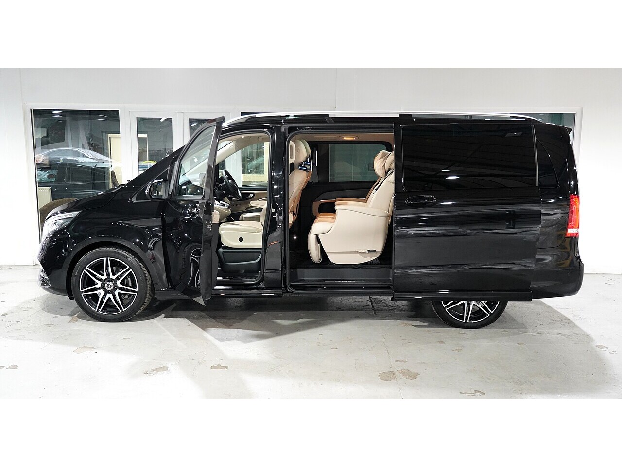 Mercedes-Benz V 220 D Amg Line L 2.2 5dr Mpv Automatic Diesel