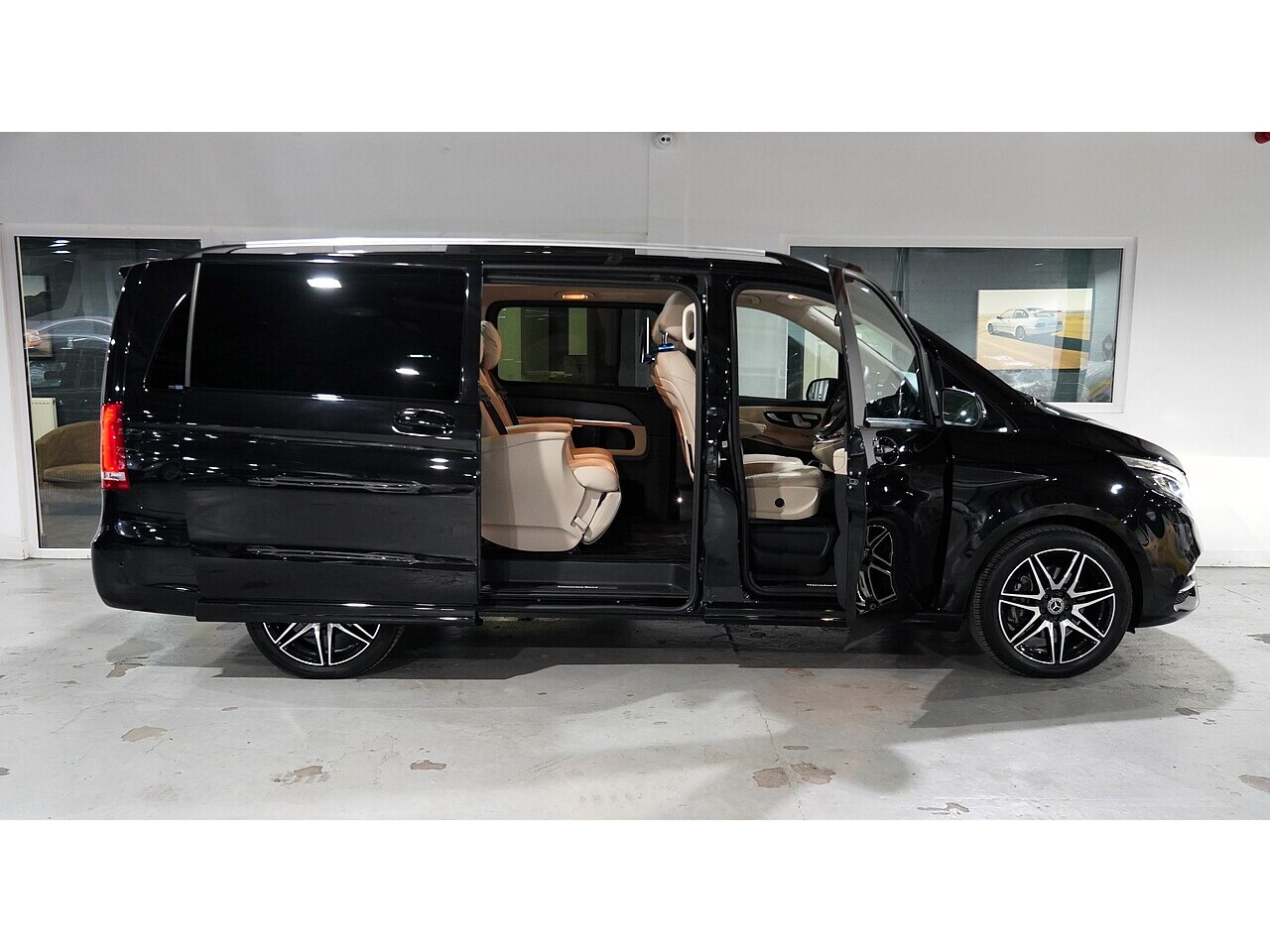 Mercedes-Benz V 220 D Amg Line L 2.2 5dr Mpv Automatic Diesel