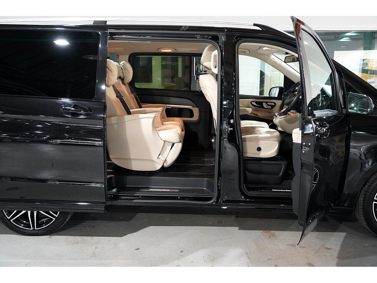 Mercedes-Benz V 220 D Amg Line L 2.2 5dr Mpv Automatic Diesel