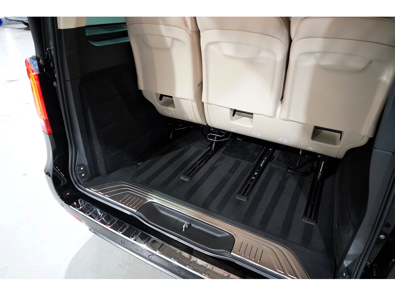 Mercedes-Benz V 220 D Amg Line L 2.2 5dr Mpv Automatic Diesel