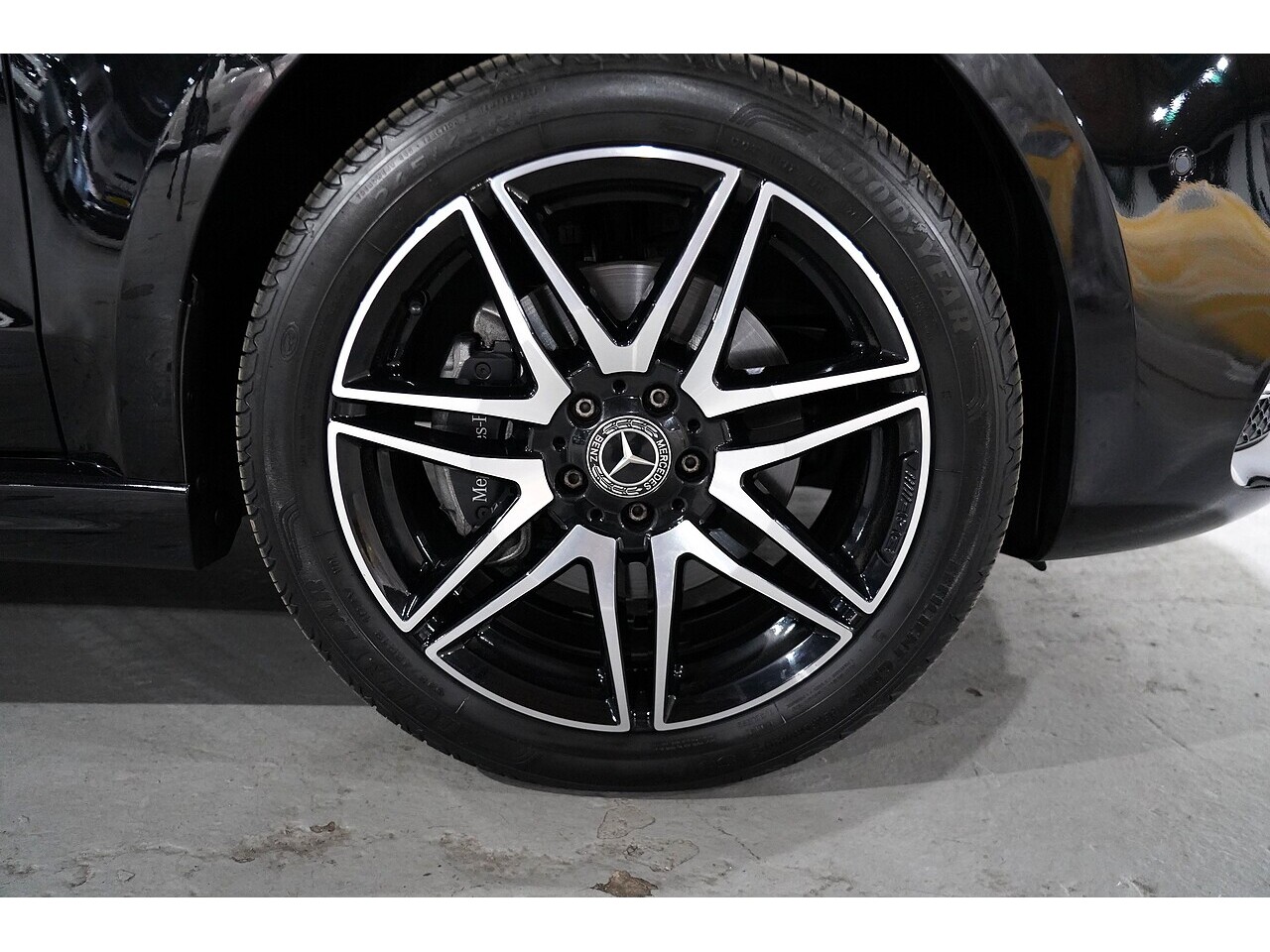 Mercedes-Benz V 220 D Amg Line L 2.2 5dr Mpv Automatic Diesel