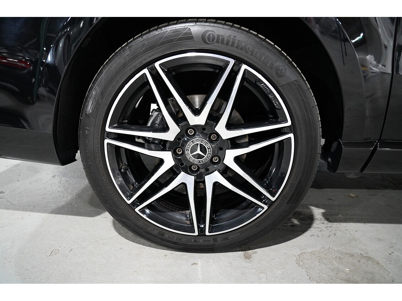 Mercedes-Benz V 220 D Amg Line L 2.2 5dr Mpv Automatic Diesel