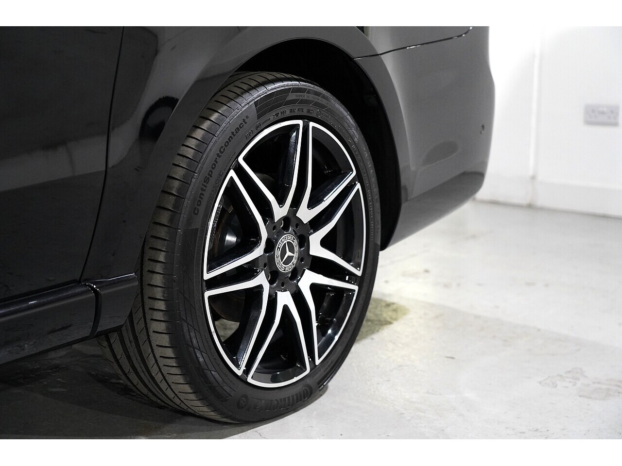 Mercedes-Benz V 220 D Amg Line L 2.2 5dr Mpv Automatic Diesel