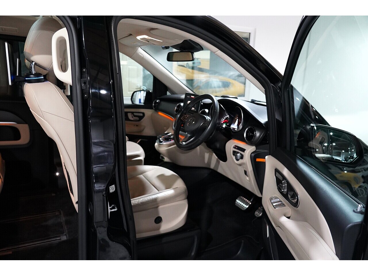 Mercedes-Benz V 220 D Amg Line L 2.2 5dr Mpv Automatic Diesel