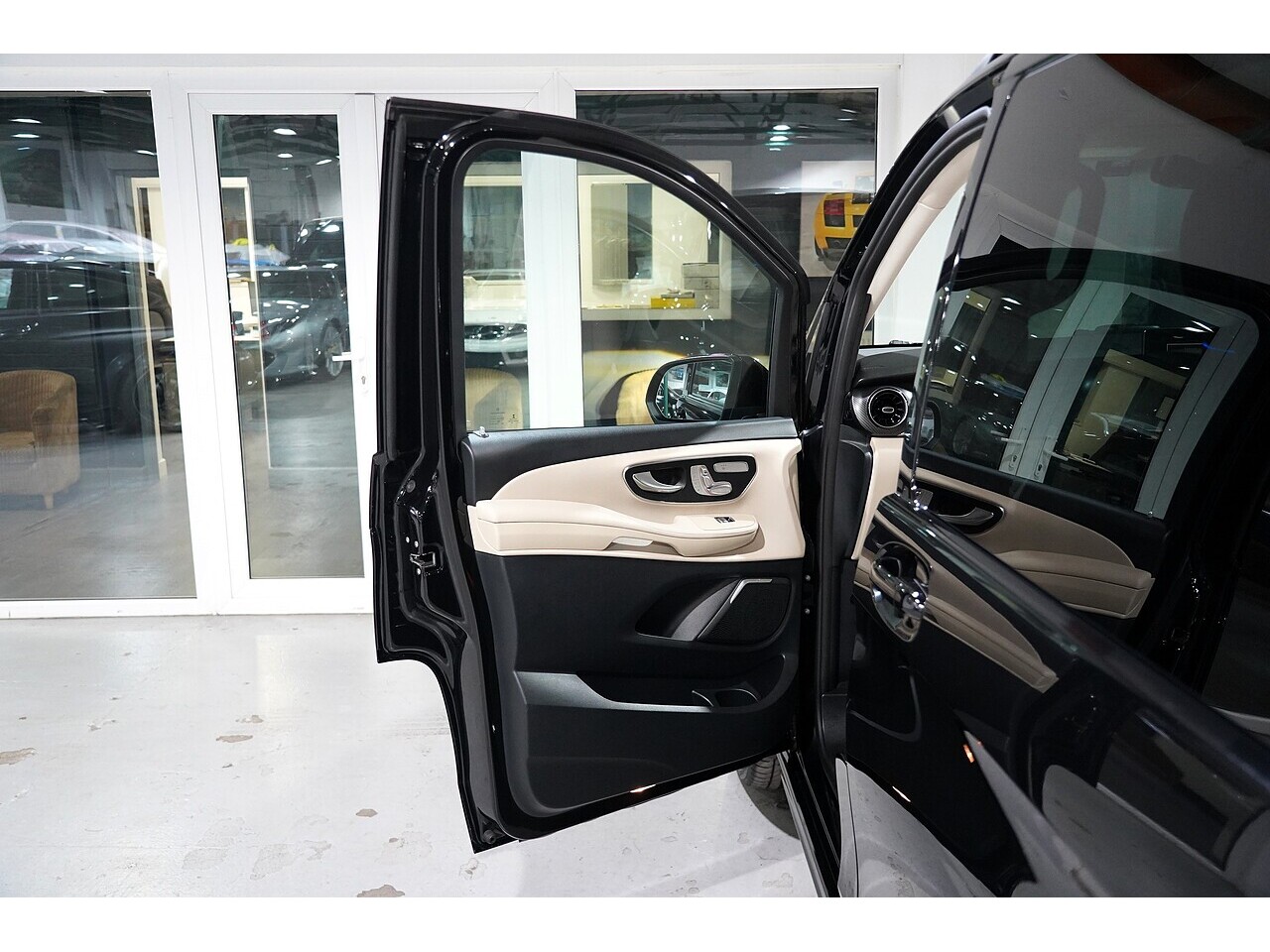 Mercedes-Benz V 220 D Amg Line L 2.2 5dr Mpv Automatic Diesel