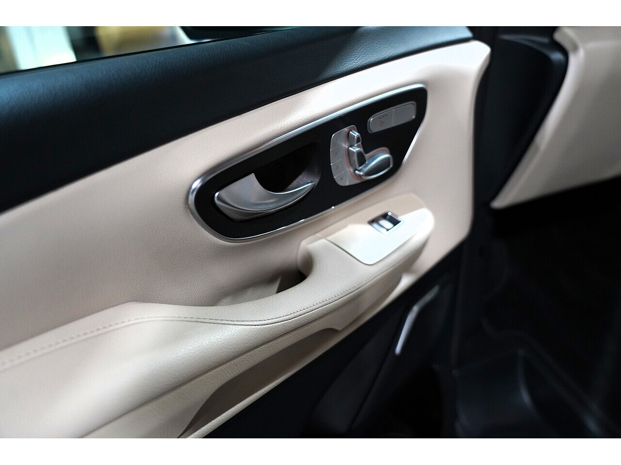 Mercedes-Benz V 220 D Amg Line L 2.2 5dr Mpv Automatic Diesel