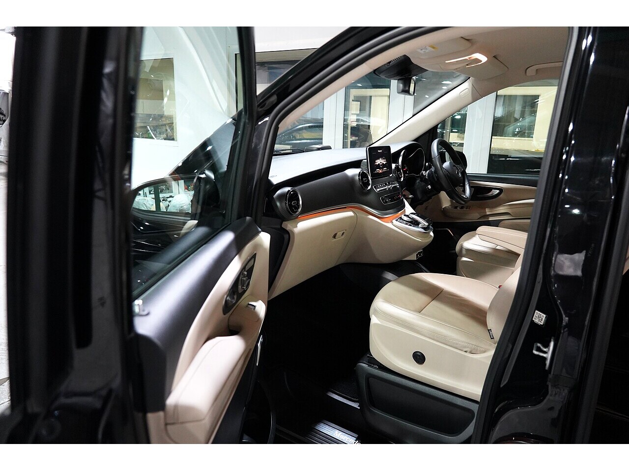 Mercedes-Benz V 220 D Amg Line L 2.2 5dr Mpv Automatic Diesel