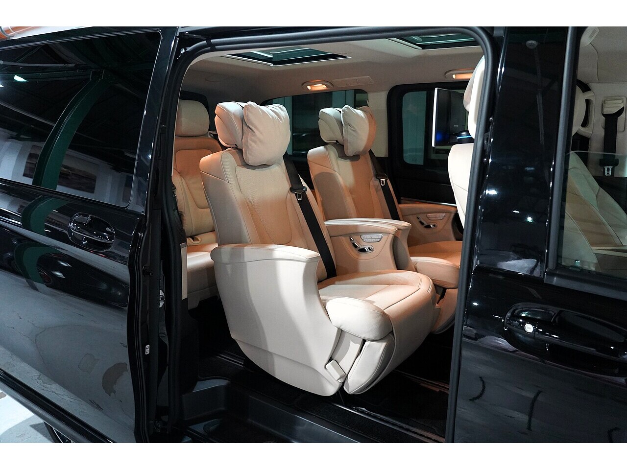 Mercedes-Benz V 220 D Amg Line L 2.2 5dr Mpv Automatic Diesel