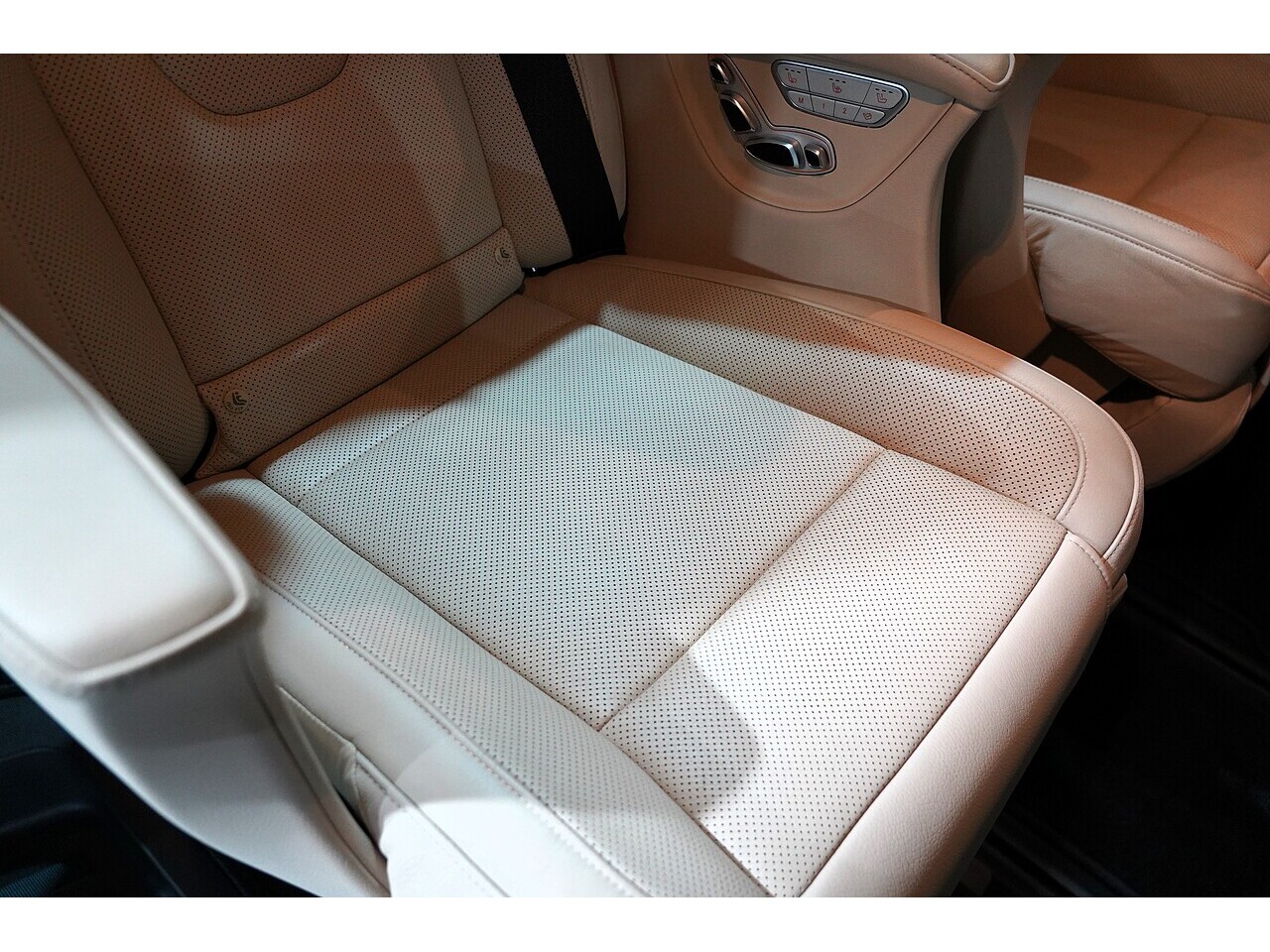 Mercedes-Benz V 220 D Amg Line L 2.2 5dr Mpv Automatic Diesel