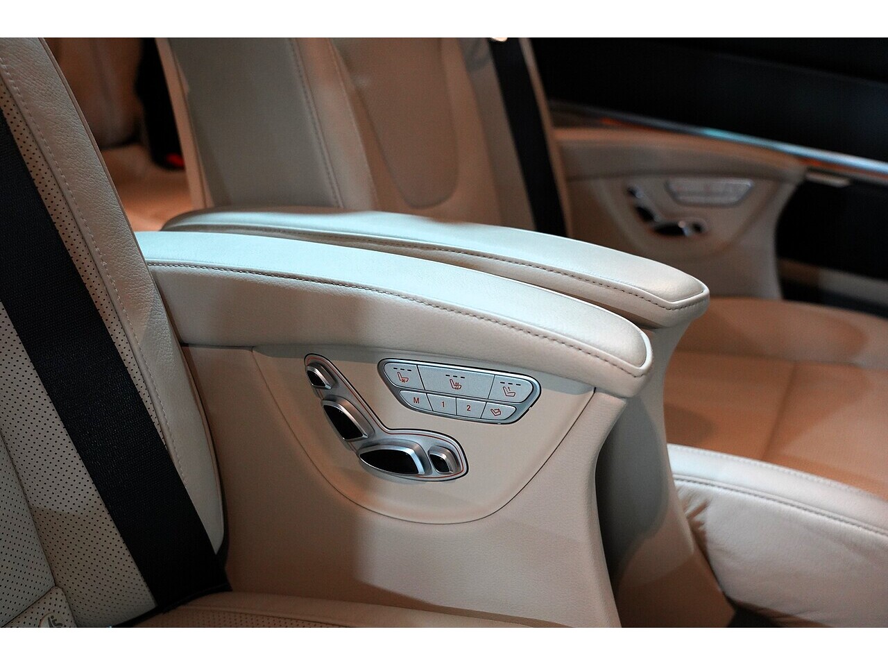 Mercedes-Benz V 220 D Amg Line L 2.2 5dr Mpv Automatic Diesel