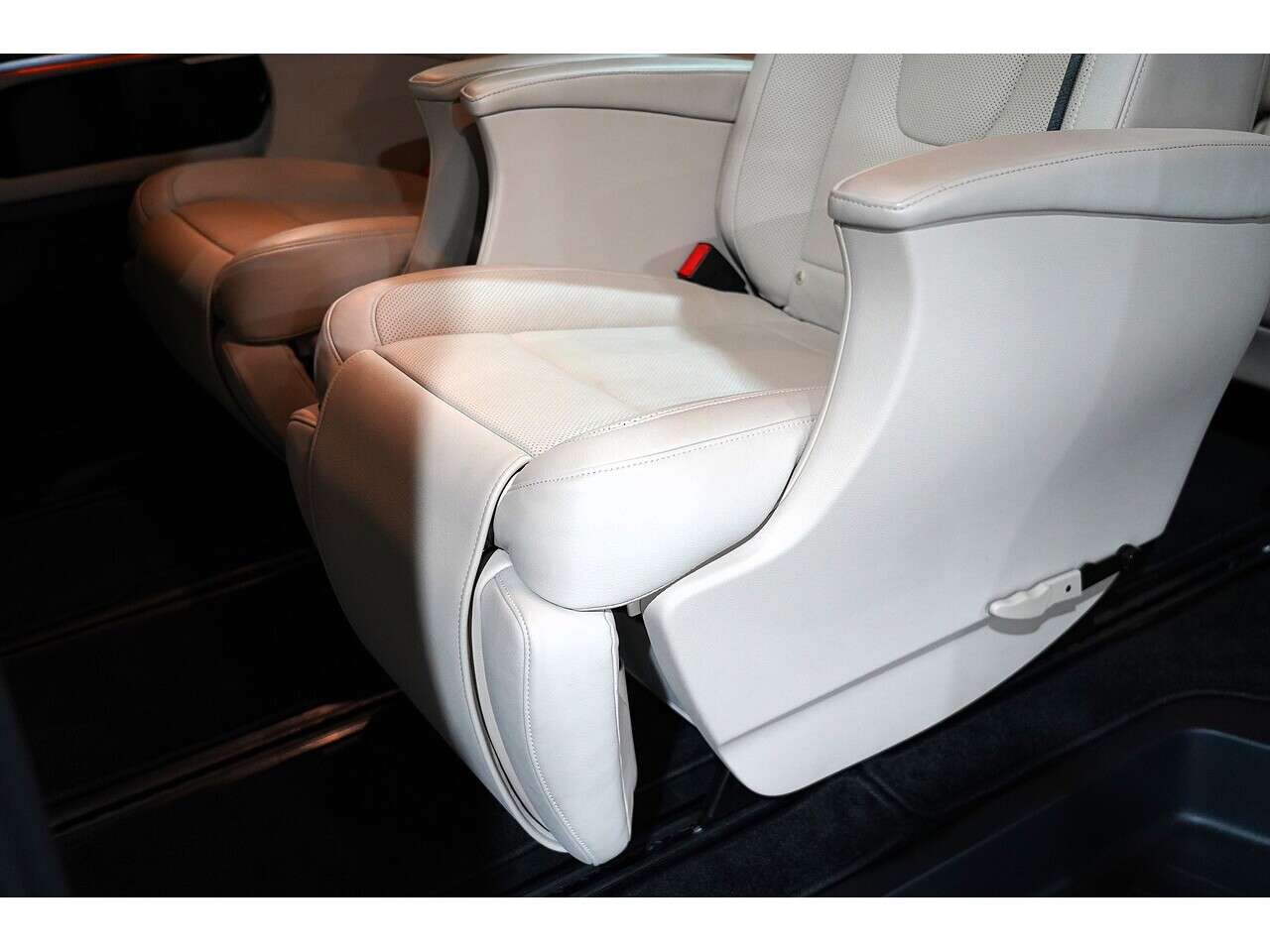 Mercedes-Benz V 220 D Amg Line L 2.2 5dr Mpv Automatic Diesel