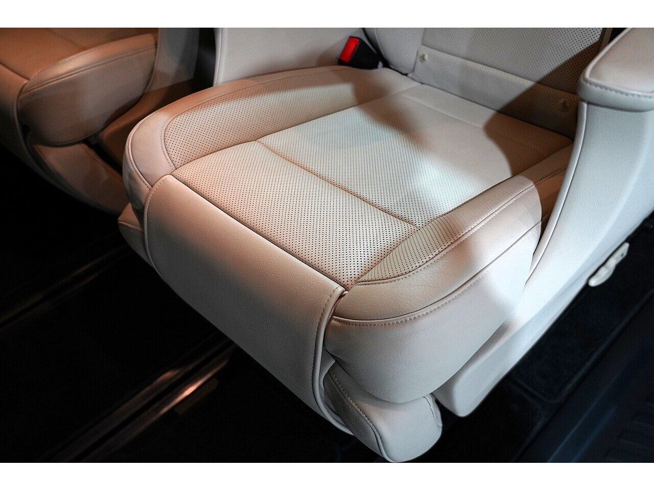 Mercedes-Benz V 220 D Amg Line L 2.2 5dr Mpv Automatic Diesel