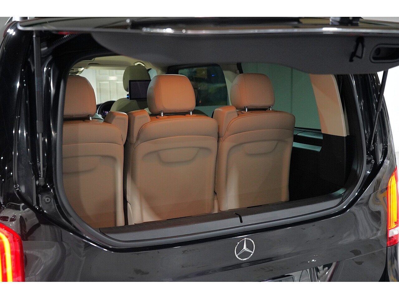 Mercedes-Benz V 220 D Amg Line L 2.2 5dr Mpv Automatic Diesel