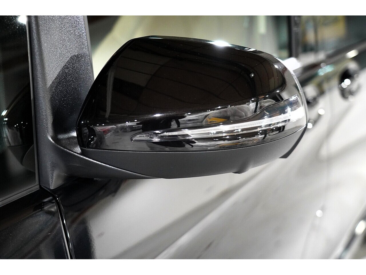 Mercedes-Benz V 220 D Amg Line L 2.2 5dr Mpv Automatic Diesel