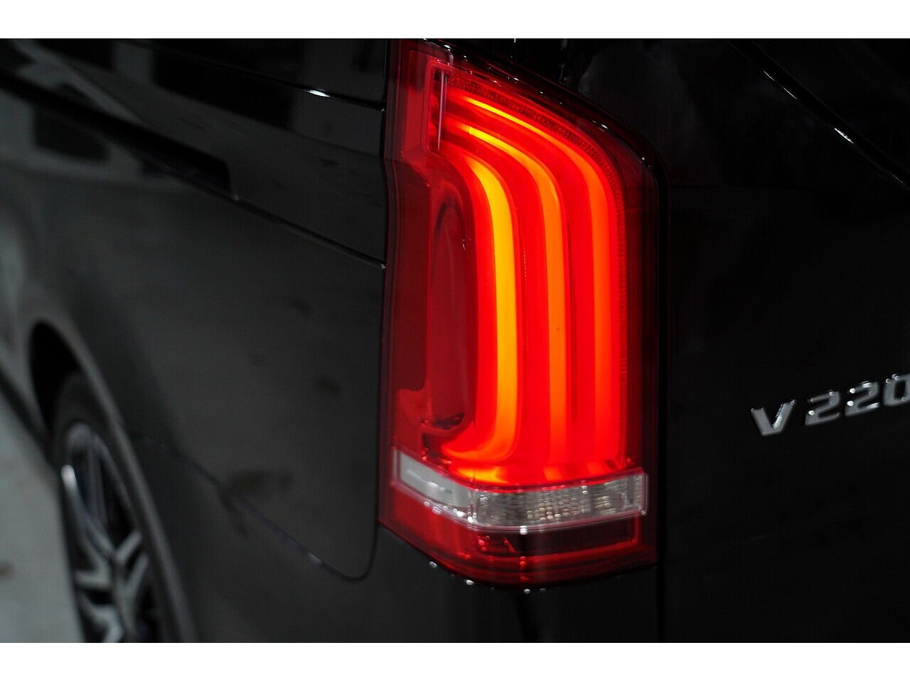 Mercedes-Benz V 220 D Amg Line L 2.2 5dr Mpv Automatic Diesel