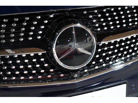 Mercedes-Benz 2017 Mercedes Benz V220 D Amg Line - 2.2 Diesel Euro 6 - Long Wheel Base - Huge Spec