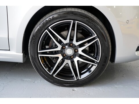 Mercedes-Benz 2018 Mercedes Benz V220 D Amg Line - 2.2 Diesel Euro 6 - Long Wheel Base - Huge Spec