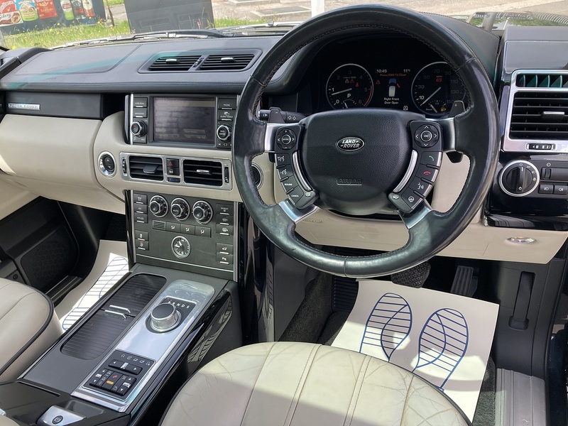 Land Rover 4.4 TD V8 Vogue SUV 5dr Diesel Auto 4WD Euro 5 (313 bhp)