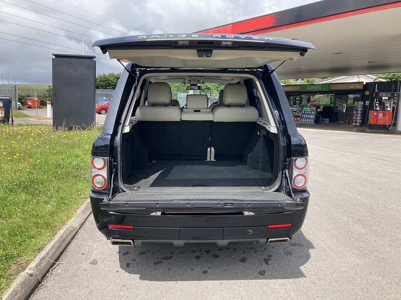 Land Rover 4.4 TD V8 Vogue SUV 5dr Diesel Auto 4WD Euro 5 (313 bhp)