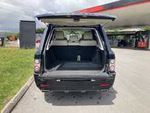Land Rover 4.4 TD V8 Vogue SUV 5dr Diesel Auto 4WD Euro 5 (313 bhp)