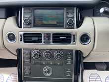 Land Rover 4.4 TD V8 Vogue SUV 5dr Diesel Auto 4WD Euro 5 (313 bhp)